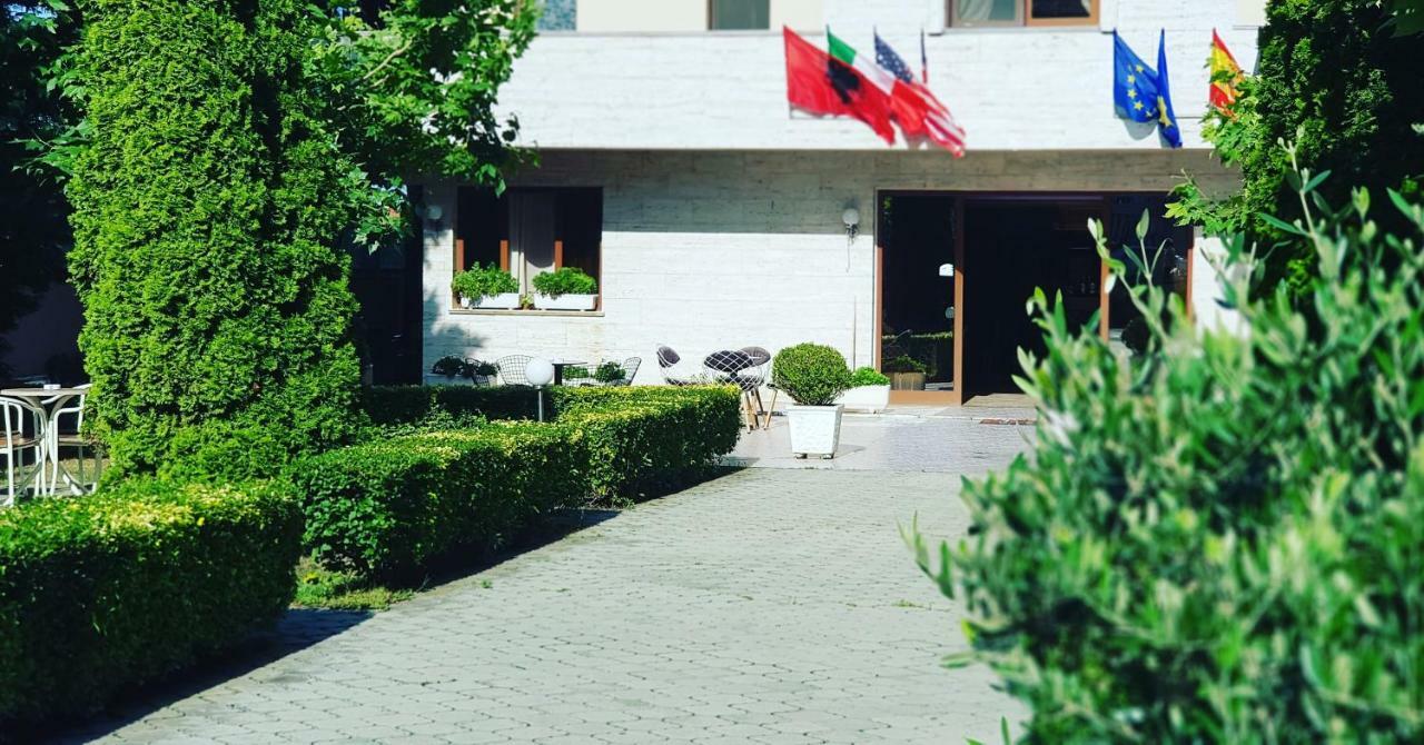Hotel Ambasador Garden Lezhë Exterior foto