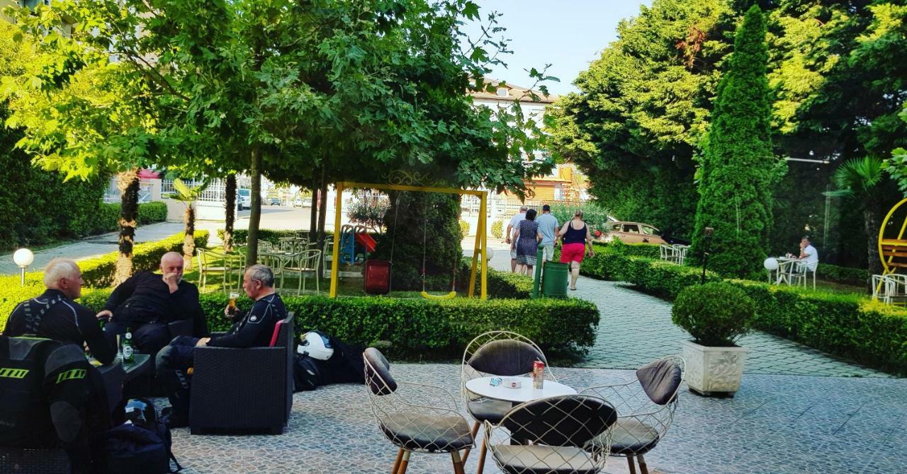 Hotel Ambasador Garden Lezhë Exterior foto